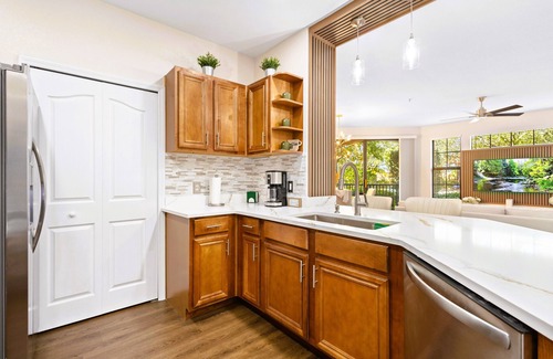 Sarasota Apartment | Relax in Style: 2-Bedroom Apartment with Calm Atmosphere