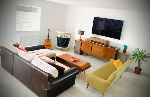 Holywell House | Relax in style at my stunning Holywell Beach home