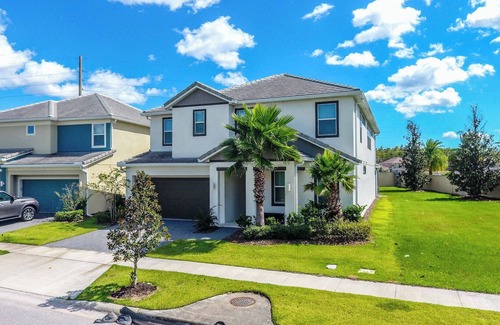 Kissimmee House | Relax in Style: Elegant Vacation Home in Orlando