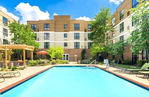 White Station House | Relax in Style & Good Vibes! Free Breakfast