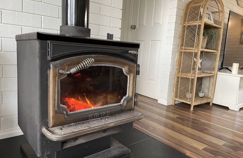 Goolwa Beach House | Relax in style - mineral spa, games room, trampoline, fireplace (Pet friendly)