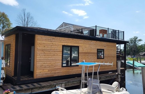 South Haven Boat Rental | Relax In Style On The Water In South Haven Michigan.