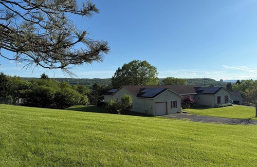 East Ithaca House | Relax in Style, Peaceful Patio, King Bed, Close to Everything