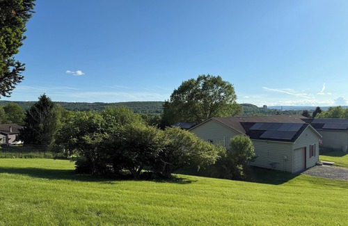 East Ithaca House | Relax in Style, Peaceful Patio, King Bed, Close to Everything
