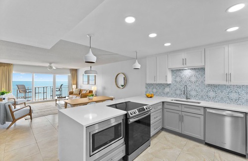 Satellite Beach Condo | Relax in Style: Oceanfront Penthouse with Heated Pool & BBQ Grills ☀️