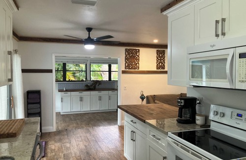 Hobe Sound House | Relax in this 3 bedroom, 2 bathrooms, heated pool with pull out couch, sleeps 8