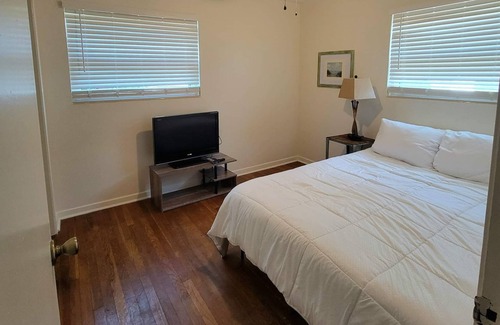 Holly Hill House | Relax in this charming house located a few minutes from the beach!