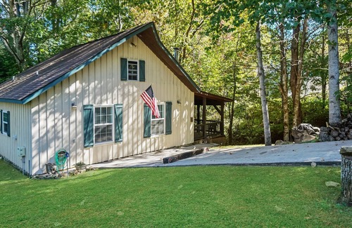 Waynesville Cabin | RELAX in this Cozy Mountain Creek Cabin
