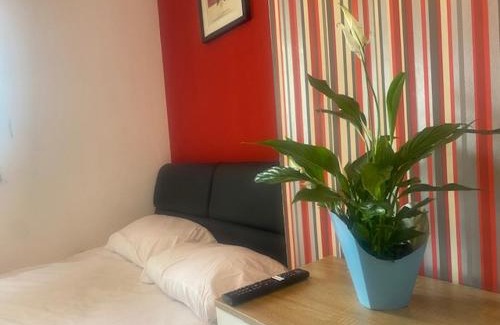 Becontree Bed & Breakfast | Relax in this Cozy room in Dagenham