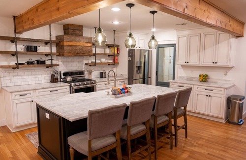Memphis House | Relax in this peaceful and spacious house, exclusively for you and your group!