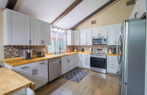Blacksburg House | Relax in this serene, spacious home near Downtown Blacksburg, perfect for up to 10 guests year-round