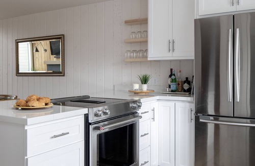 Moose Wilson Road Condo | Relax in understated modern style in The Aspens! Convenient Westbank location.