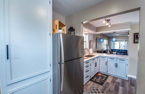 Lakeview House | ❤️ Relax Inn ❤️ WATERFRONT Tecumseh Island Luxury Cottage w DOCK. Sleeps 10!