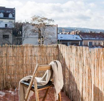 Castle Hill Apartment | Relax Into Loft Living At A Light-Filled City Escape