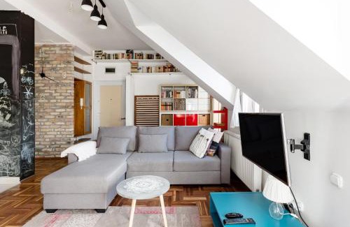 Castle Hill Apartment | Relax Into Loft Living At A Light-Filled City Escape