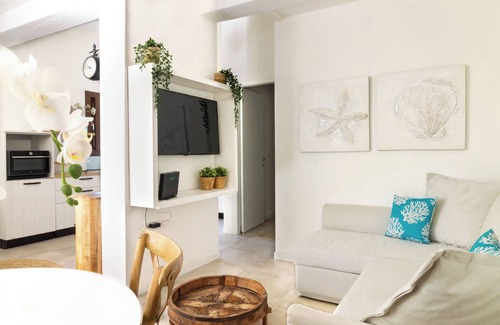 Eden Rock House | Relax with the whole family in this quiet and elegant accommodation