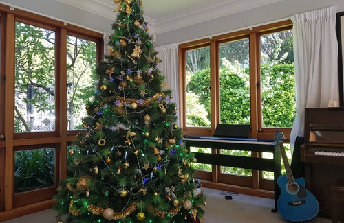 Epsom Villa | Relax moment at our 100 years old villa where time stopped.