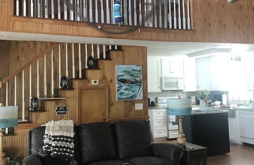 Batesburg House | Relax near Lake Murray in our spacious 3-bedroom retreat