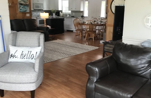Batesburg House | Relax near Lake Murray in our spacious 3-bedroom retreat