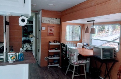 Murphy House | RELAX, NO EXTRA FEES for pets or cleaning. LUXURY Glamping in the woods!