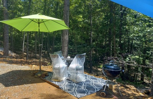 Murphy House | RELAX, NO EXTRA FEES for pets or cleaning. LUXURY Glamping in the woods!
