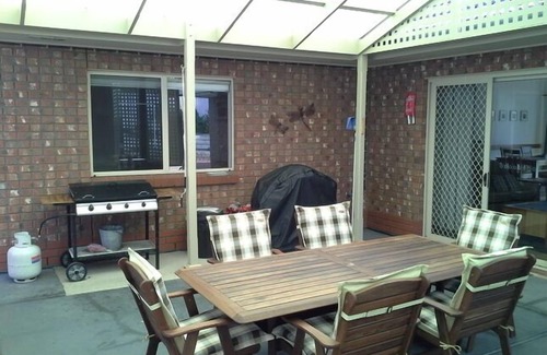 Port Elliot House | Relax On Barton at Port Elliot