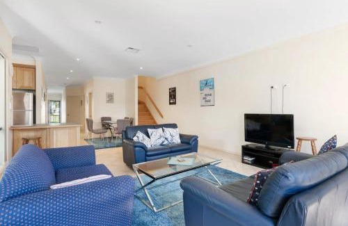 Port Elliot Apartment | Relax on Charles St - 4A Charles Street Port Elliot - BYO Linen