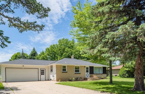 Appleton House | -Relax on Rogers - 3 bedroom, 2 bath