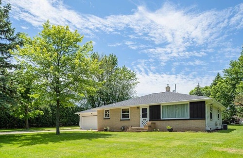 Appleton House | -Relax on Rogers - 3 bedroom, 2 bath
