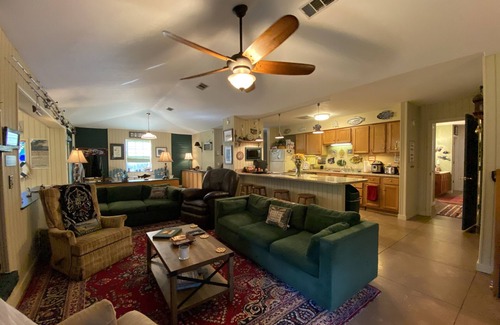 Mountain Home House | Relax on the enchanting bank of the White River.