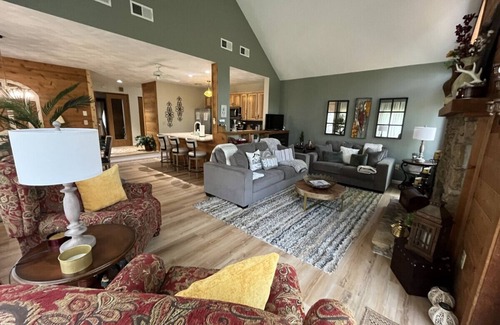 Jefferson Township House | Relax on the Fairway | Family & Pet-Friendly, Hiking & Golf Nearby ⛳🐾