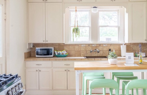 La Grange House | Relax on the Porch Swing | Walk to La Grange Square | Water Street Bungalow