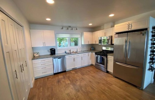 Sturgeon Bay House | Relax on the shores of Green Bay in your beautiful, private, two bedroom home