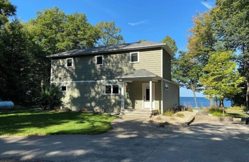 Sturgeon Bay House | Relax on the shores of Green Bay in your beautiful, private, two bedroom home