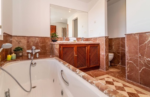 Marbella City Centre Cottage | RELAX ON YOUR OWN HOME CINEMA OR YOUR PRIVATE SAUNA!