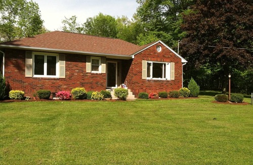 Hadley House | Relax, Play, Shop, Bike, Hike, Boat, Enjoy!