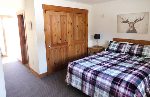 Grand Lake Cabin | Relax & Recharge in Private Lake