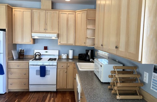 Clinton House | Relax & Rejuvenate, Amazing Sunsets, Sandy Beachfront, Cozy Fire Pit for S'mores