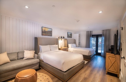 Midway Hotel | Relax & Rejuvenate in the Best Family Suite w/Pool & Breathtaking Outdoor!