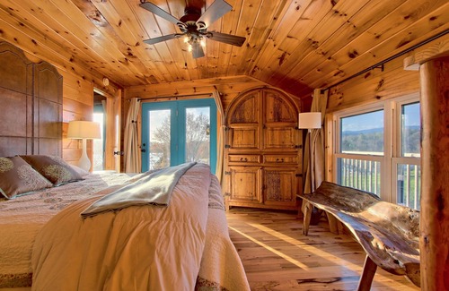 Hayesville Cottage | RELAX! RELAX! Emaline's Cottage @ Lake Chatuge.."Bright, airy and comfortable!"