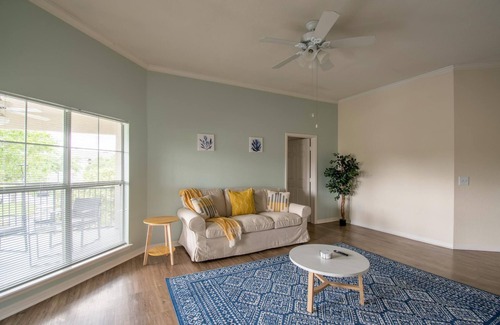 Southside Apartment | Relax Revive and Renew in a Great apt