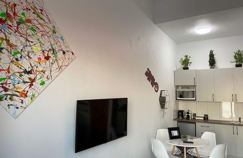 Glencairn Apartment | RELAX,REVIVE & RESET and Enjoy the Sounds of the Sea!