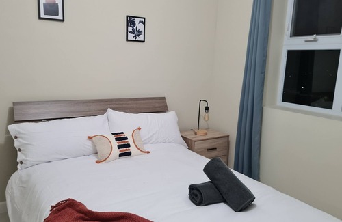 Beverly Hills Apartment | Relax @ the Lofts Lounge 2B/R lGymlTennis|Views