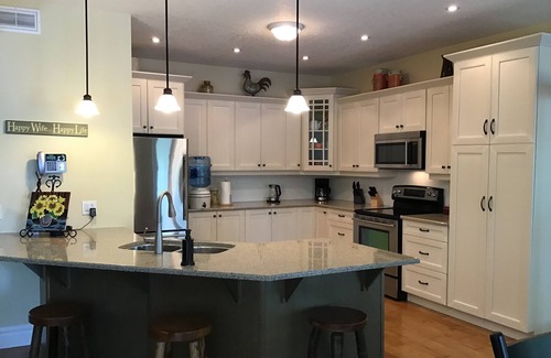 Bala Cottage | Relax, Unwind & Enjoy . Beautiful Lake Muskoka Cottage on Acton Island