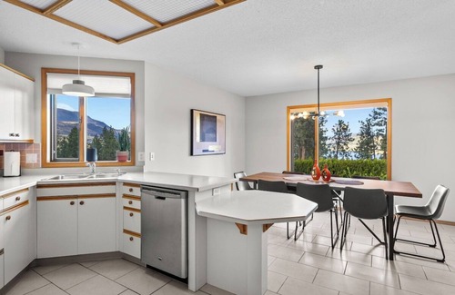 Central Okanagan House | Relax & Unwind |Westside Getaway