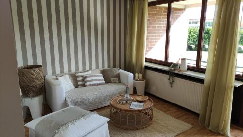 Ronnau Apartment | Relax with a pool and sauna in Trave Kieker 005!