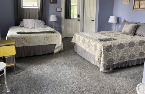 Windsor Bed & Breakfast | Relax with full and queen bed, no cleaning fees near Katy trail and downtown