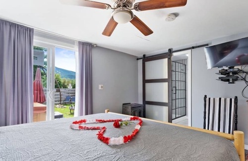 Twin Mountain Cottage | Relax with mountain views & a hot tub #5