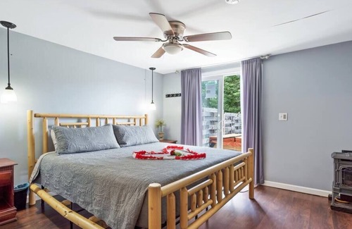 Twin Mountain Cottage | Relax with mountain views & a hot tub #5
