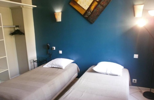 Sanary-sur-Mer Hotel | Relax with Superior Comfort in Our Modern | Private Parking & Pets are Allowed